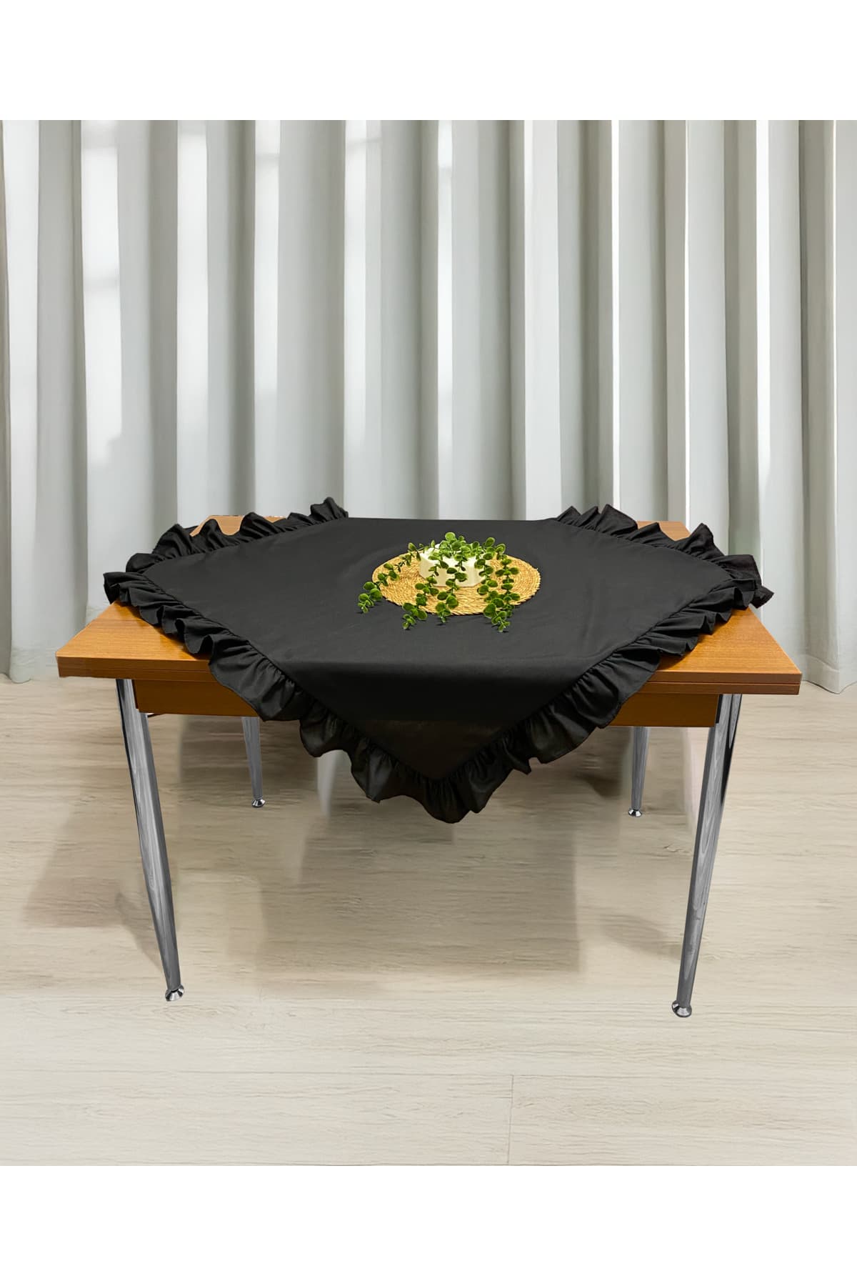 Siyah Renkli Pamuk Polyester Fırfırlı Masa Örtüsü- 100 X 100