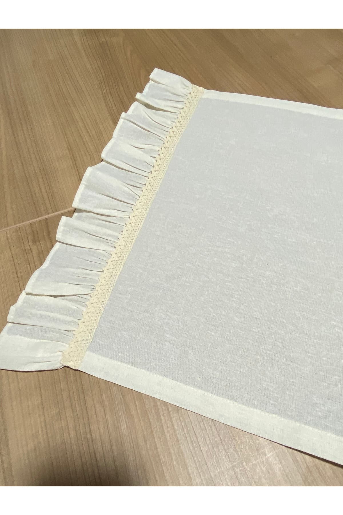 %100 Pamuklu Ham Keten Kenarları Fırfırlı ve Dantelli Runner 40x110 cm