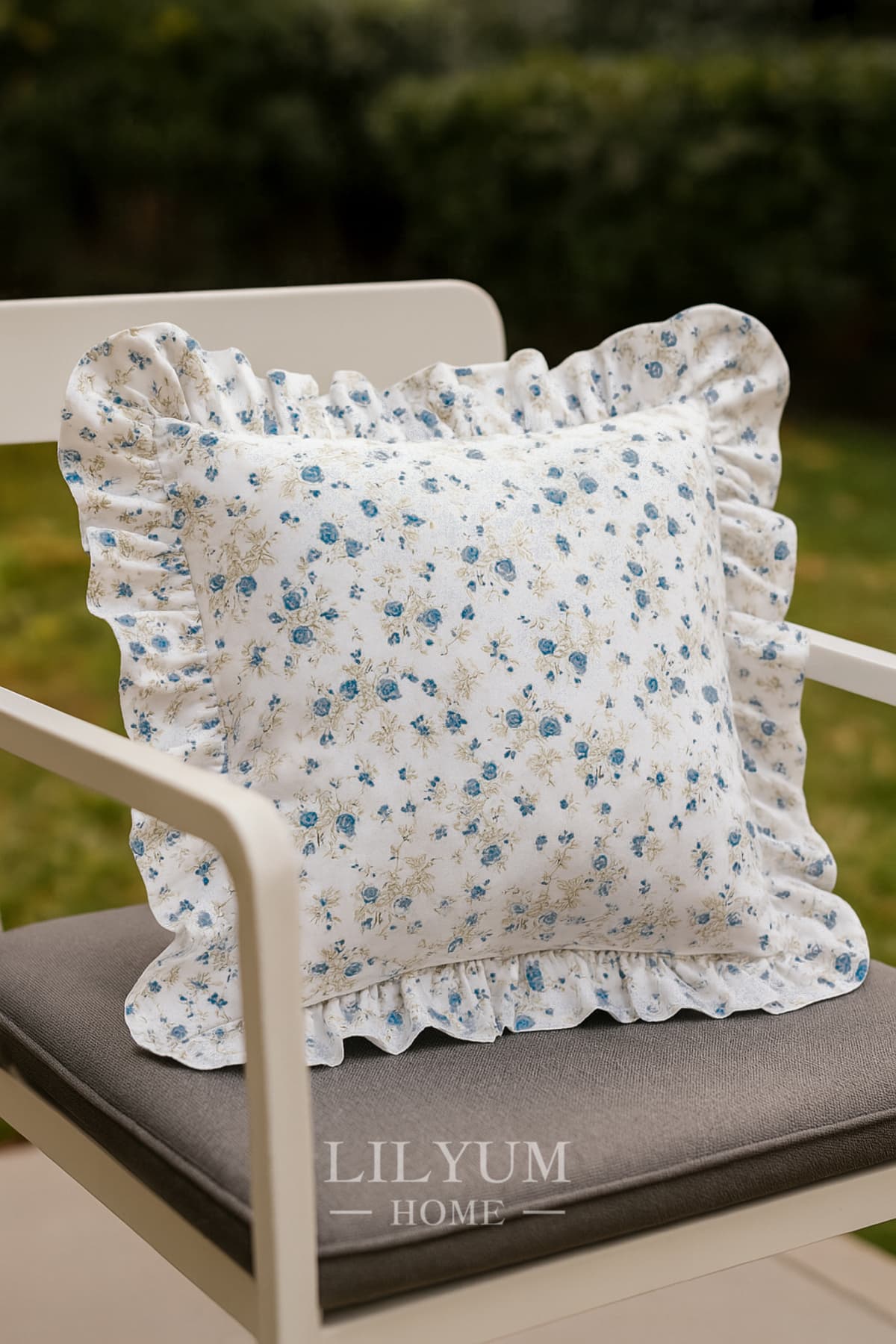 %100 Pamuk Fırfırlı Çiçek Desenli Kırlent Kılıfı – 43x43 cm ( 1 ADET )