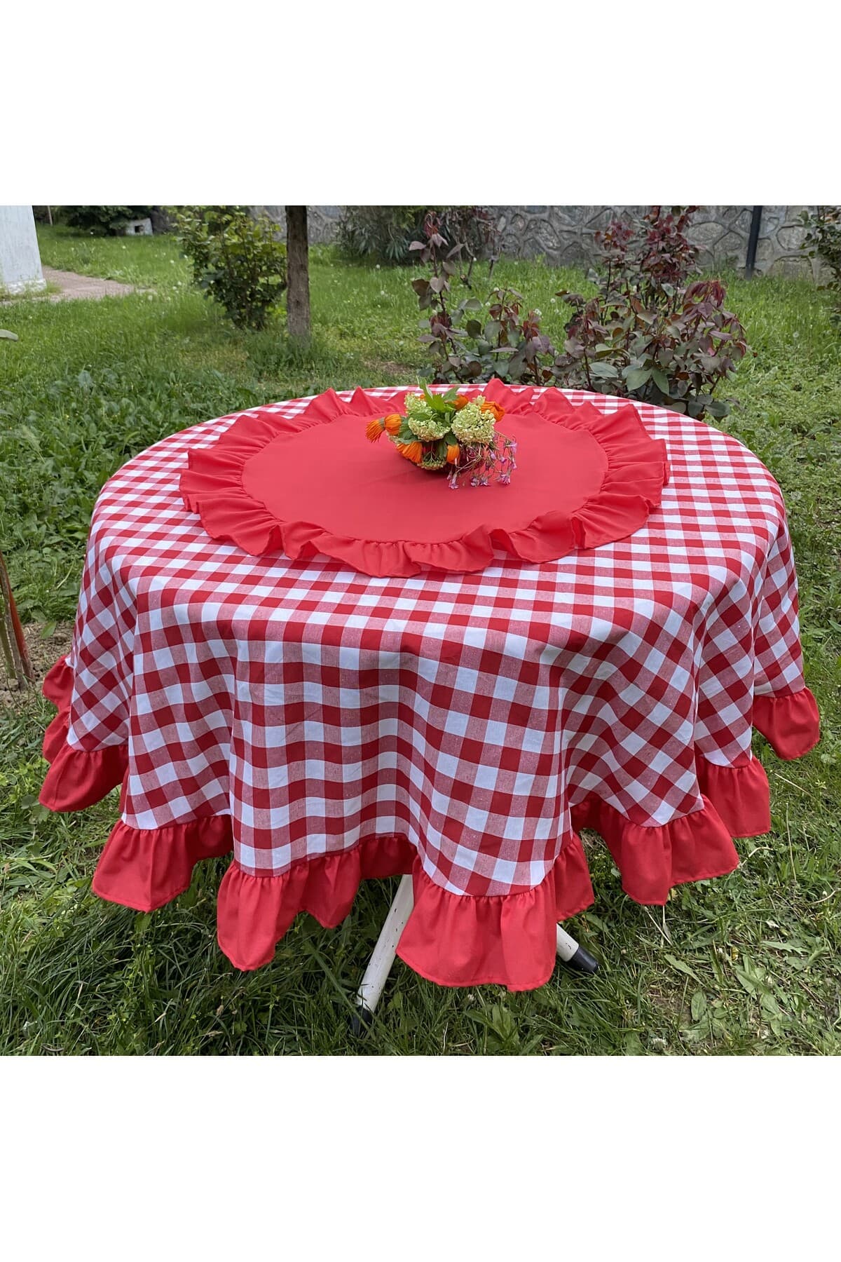 Fırfırlı Pötikare Desenli Yuvarlak Masa Örtüsü